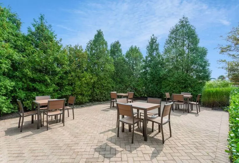 هتل Hilton Garden Inn Islip/macarthur Airport