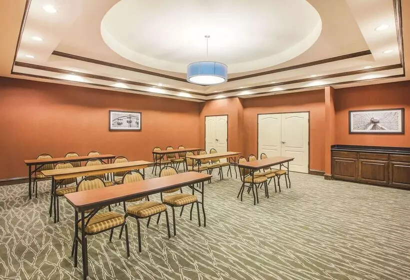 酒店 La Quinta Inn & Suites By Wyndham Allen At The Village