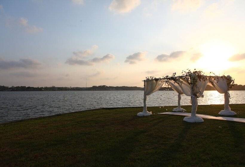 فندق Margaritaville Lake Resort, Lake Conroe