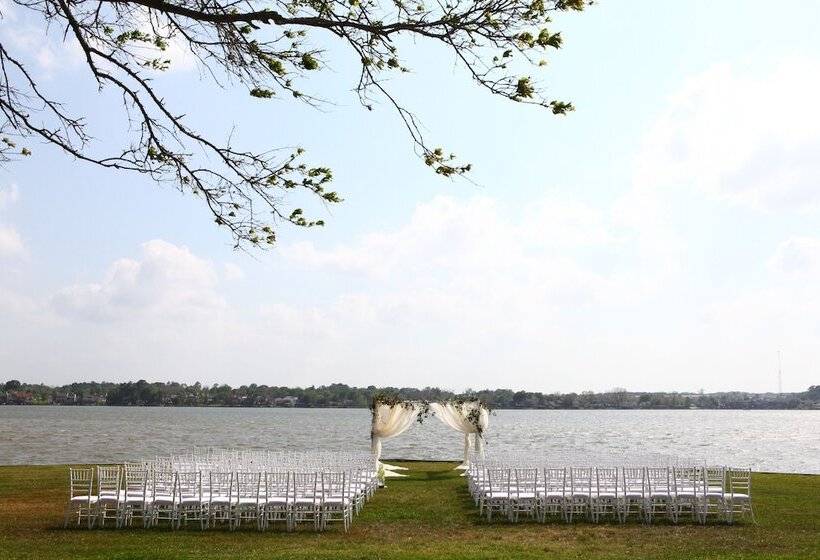 فندق Margaritaville Lake Resort, Lake Conroe