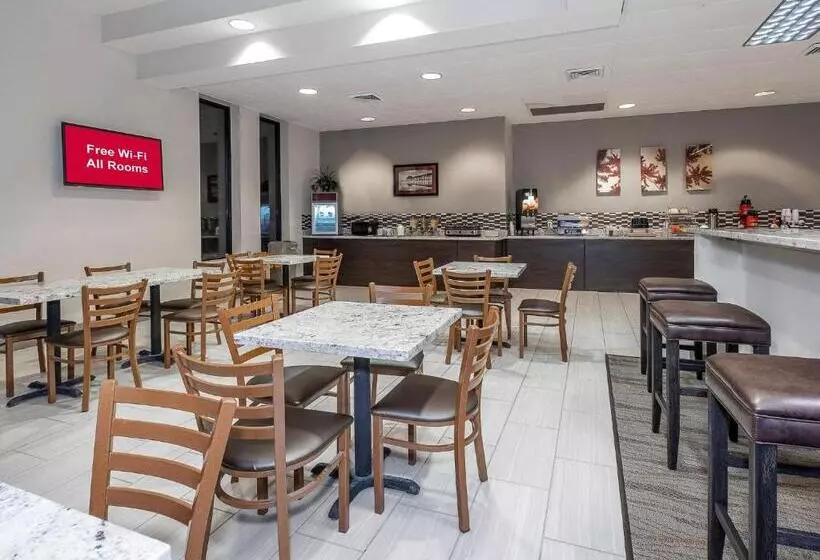 هتل Red Roof Inn Gulfport  Biloxi Airport
