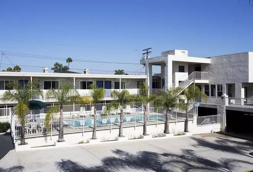 Motel 6 Newport Beach