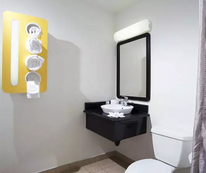 Motel 6 Newport Beach