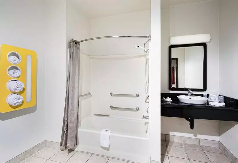 Motel 6 Newport Beach