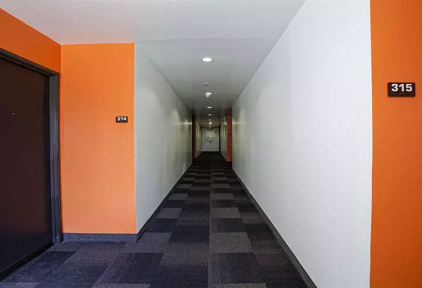 Motel 6 Newport Beach