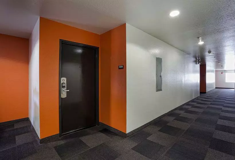 Motel 6 Newport Beach