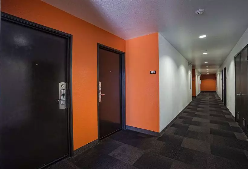 Motel 6 Newport Beach