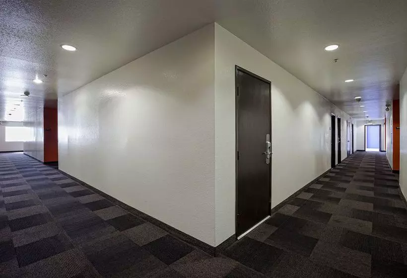 Motel 6 Newport Beach