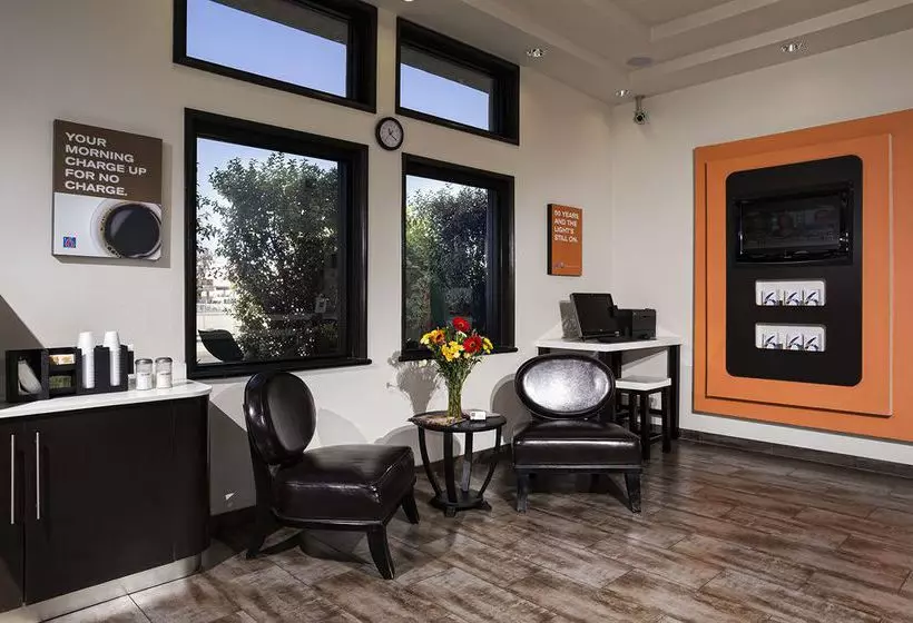 Motel 6 Newport Beach