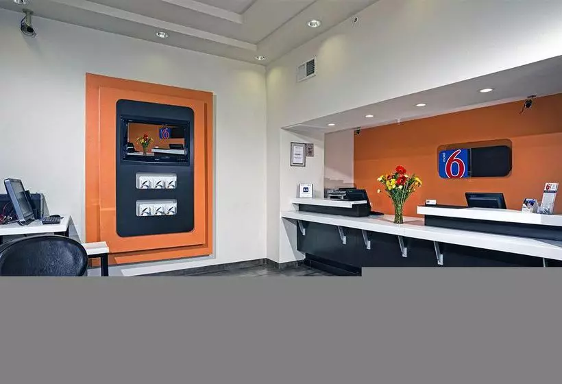 Motel 6 Newport Beach