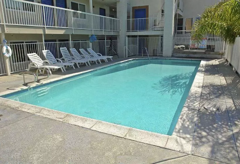 Motel 6 Newport Beach