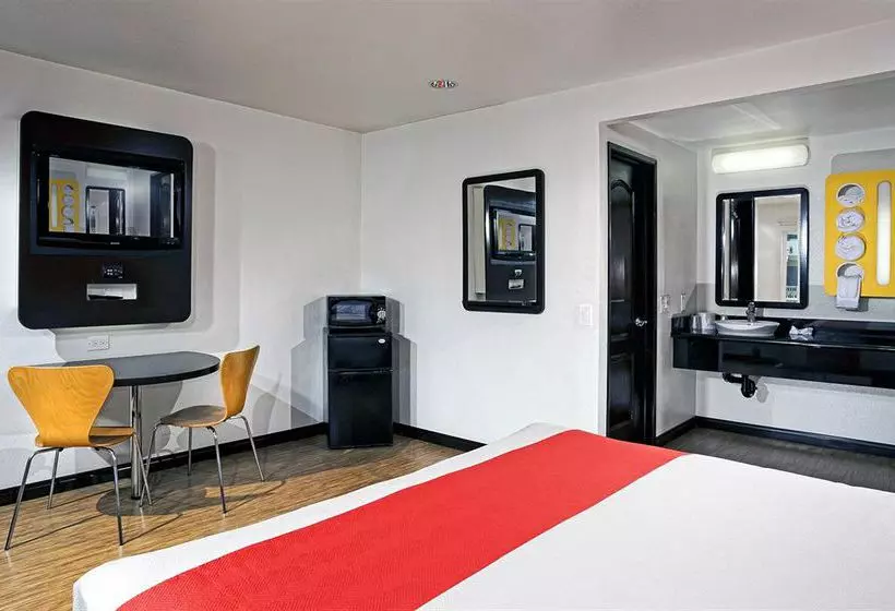 Motel 6 Newport Beach