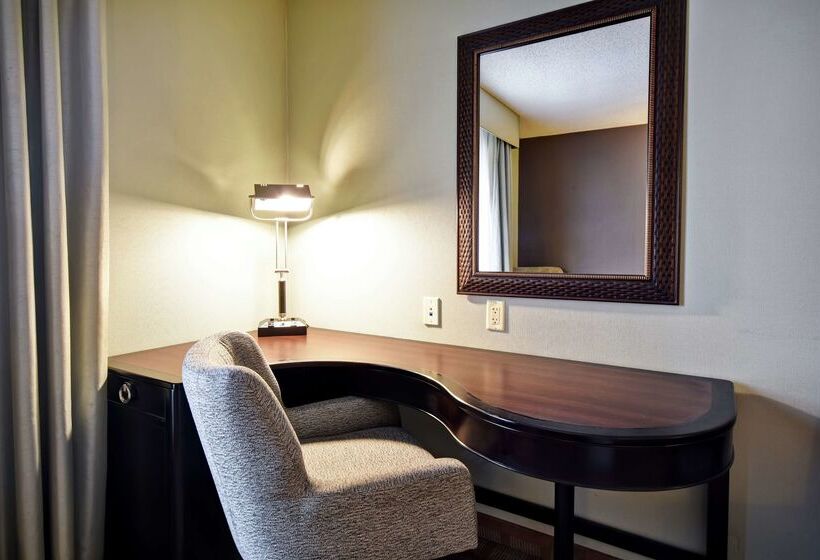 Hampton Inn & Suites Detroit Canton