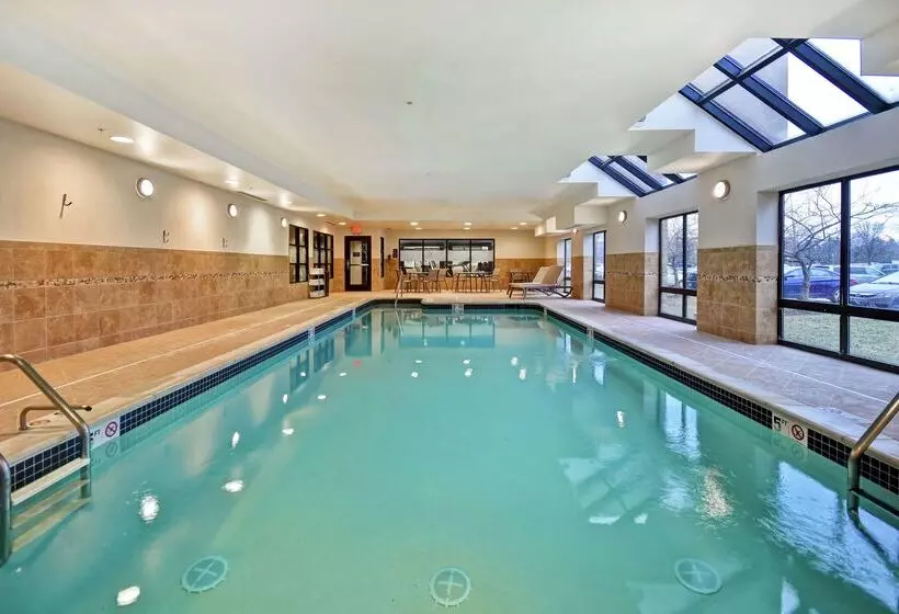 Hampton Inn & Suites Detroit Canton