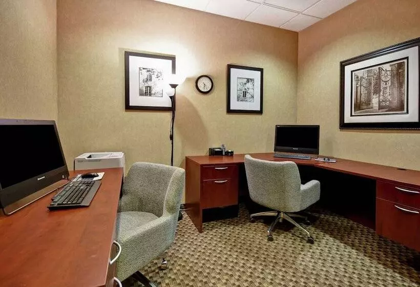 Hampton Inn & Suites Detroit Canton