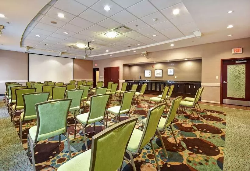 Hampton Inn & Suites Detroit Canton