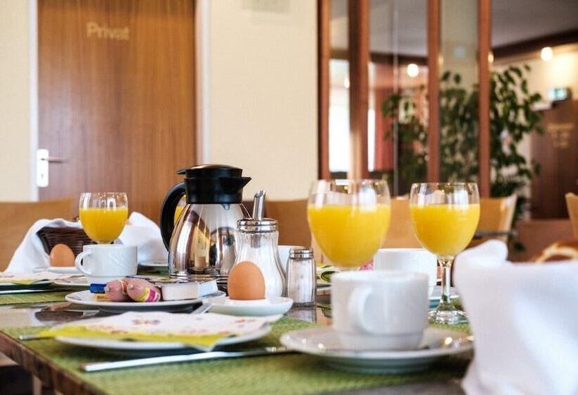 Отель Flora Mohringen