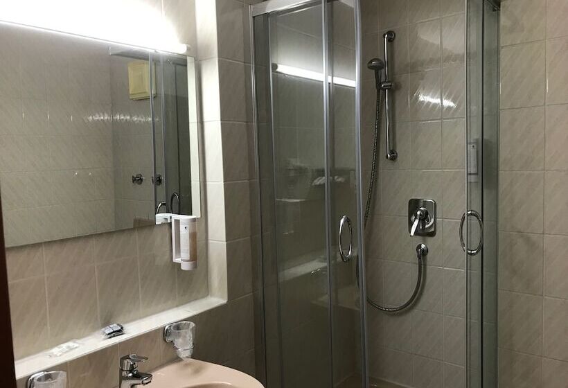 Отель Flora Mohringen