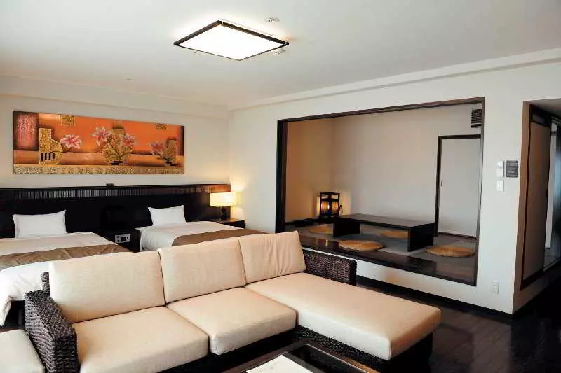 בית מלון כפרי Grandvrioresort Ishigakijima Ocean S Wing & Villa Garden