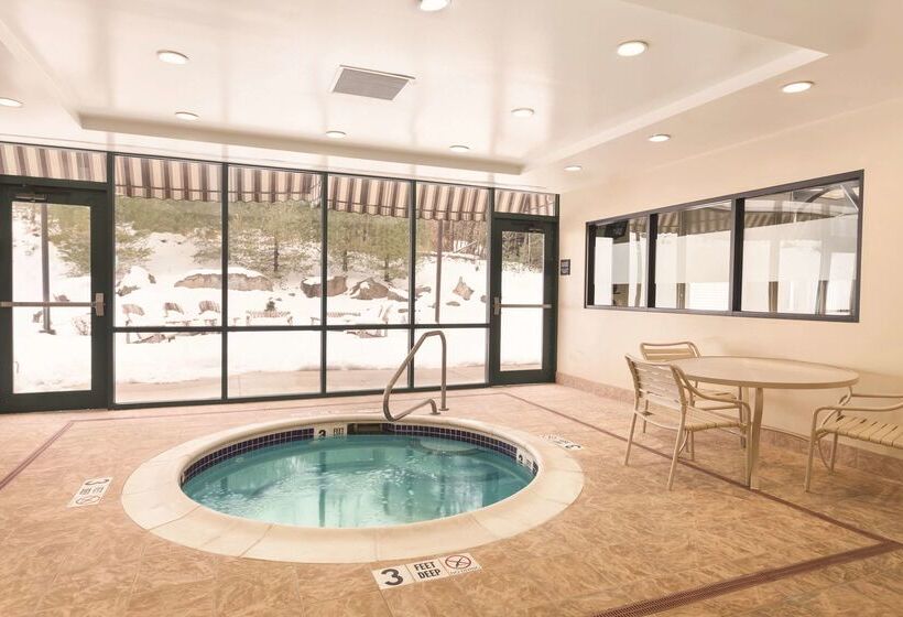 فندق Hampton Inn & Suites Lake George