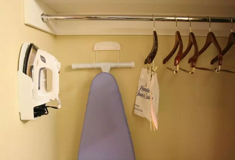 בית מלון כפרי Hampton Inn & Suites Lake George