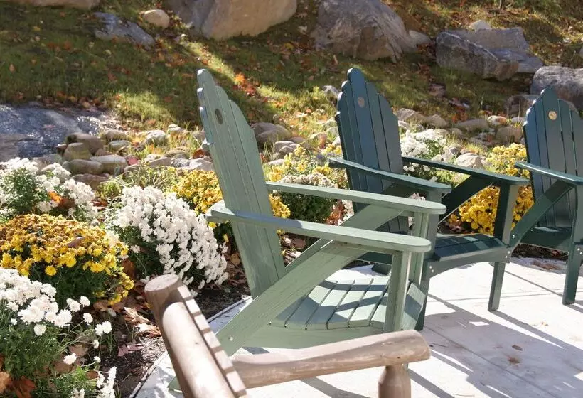 בית מלון כפרי Hampton Inn & Suites Lake George