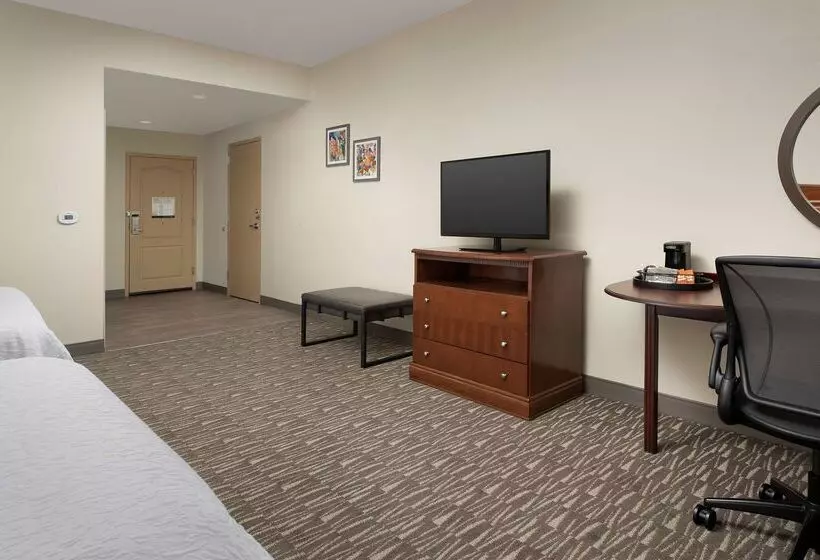 Отель Hampton Inn & Suites Lakeland South Polk Parkway