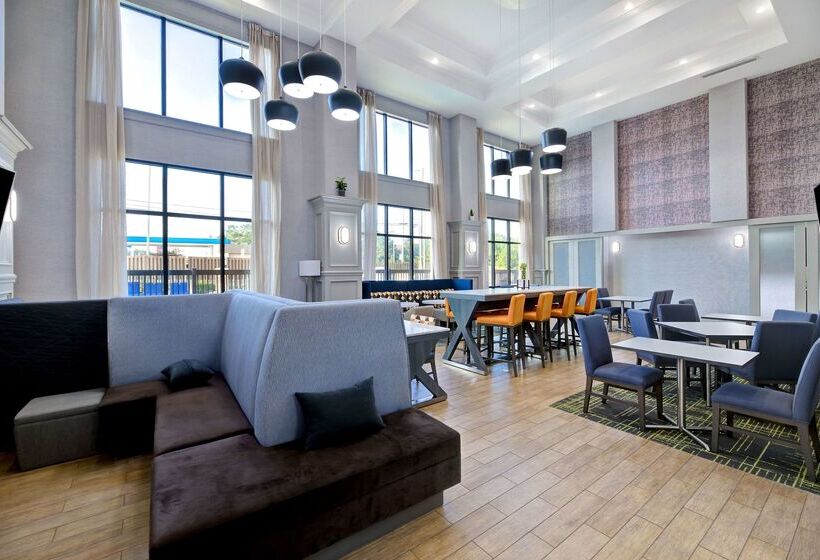 בית מלון כפרי Hampton Inn & Suites Nacogdoches