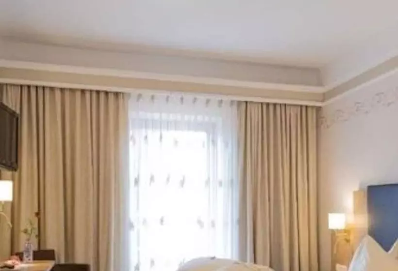 Отель Krone Tirol