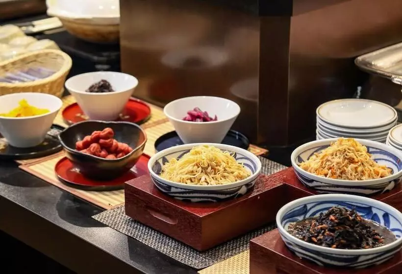 Отель Osaka Garden Palace