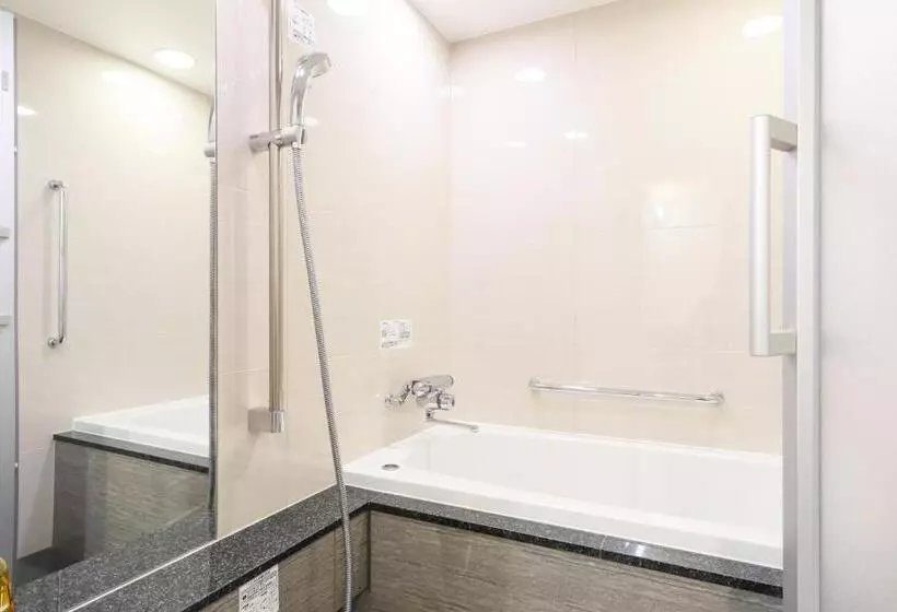 Отель Osaka Garden Palace