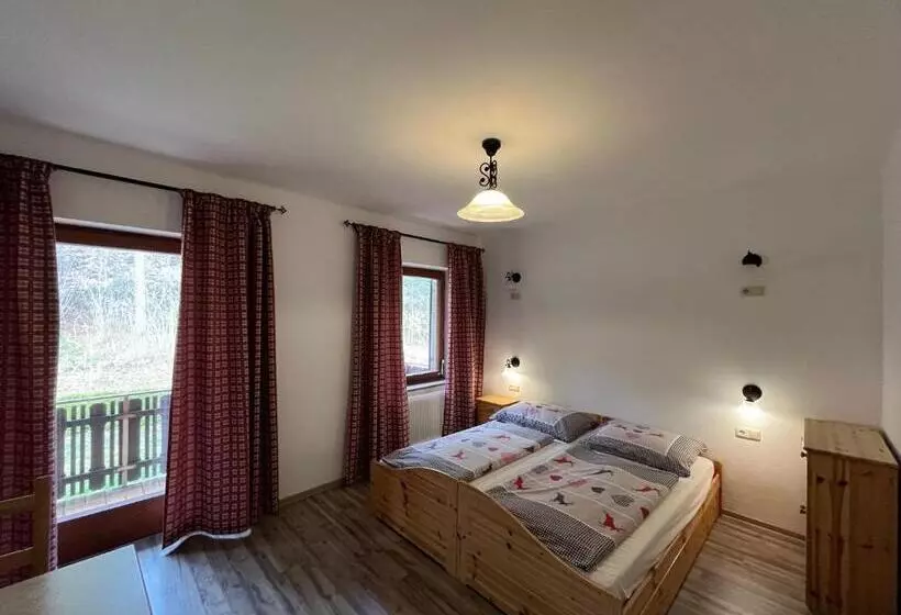 Отель Pension & Apartments Waldkrieber