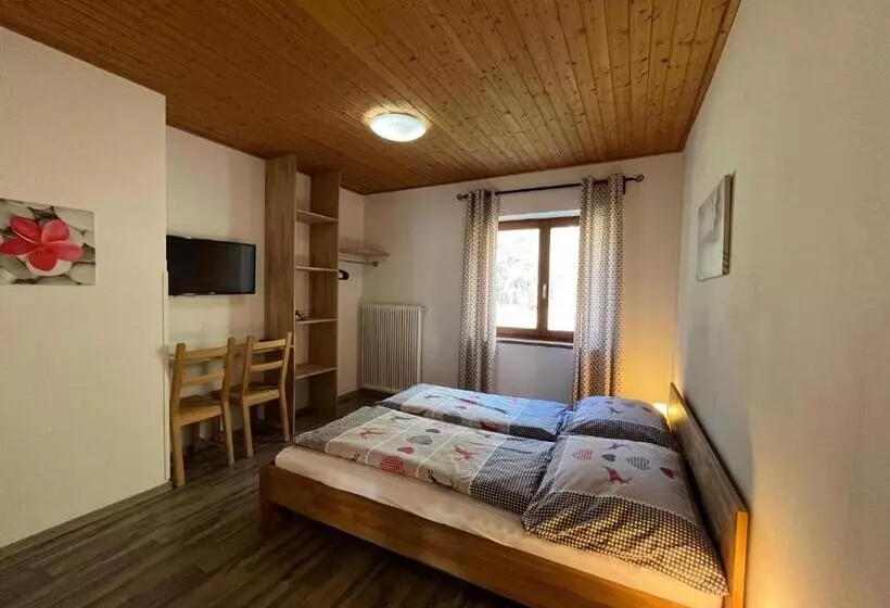 Отель Pension & Apartments Waldkrieber