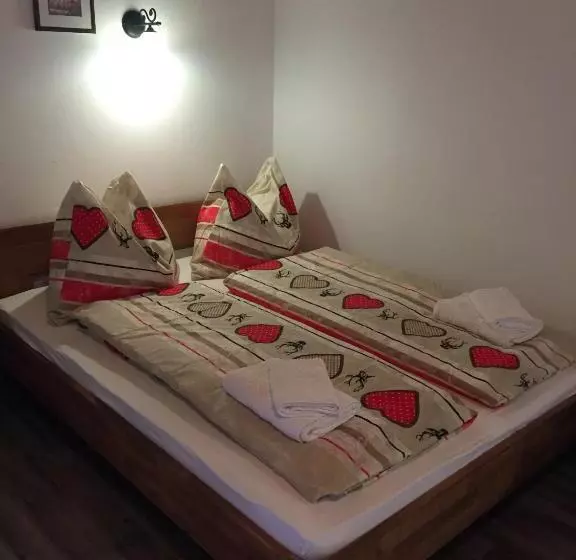 Отель Pension & Apartments Waldkrieber