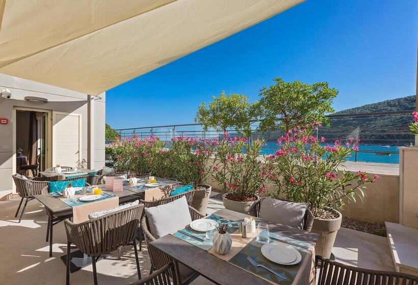 Boutique Hotel Adoral