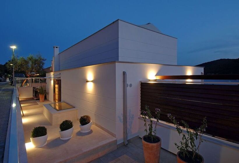 Boutique Hotel Adoral