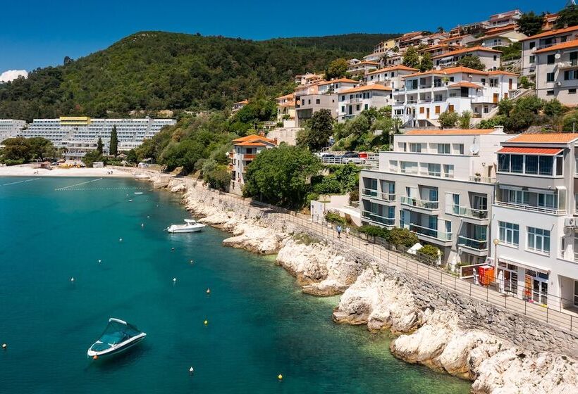 Boutique Hotel Adoral