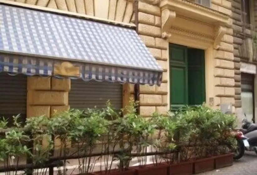 簡易ホテル A Rosmini Suites