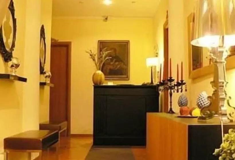 簡易ホテル A Rosmini Suites