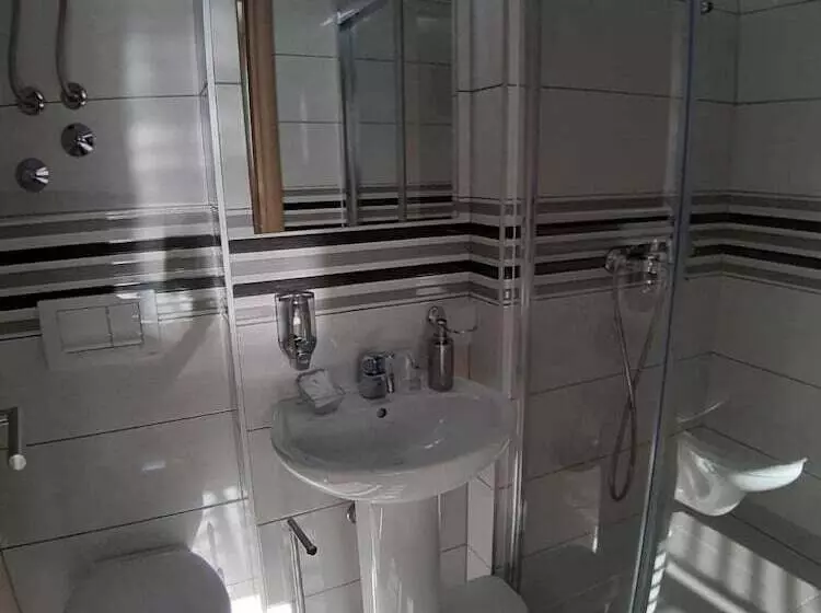 مسافرخانه Carol Rooms