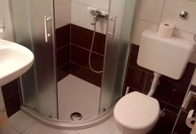 مسافرخانه Carol Rooms