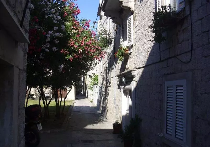 مسافرخانه Carol Rooms