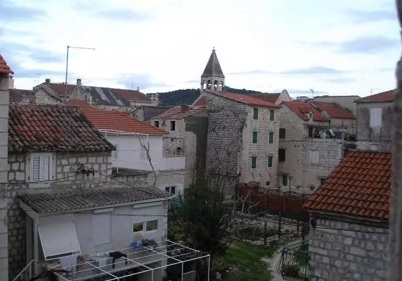 مسافرخانه Carol Rooms