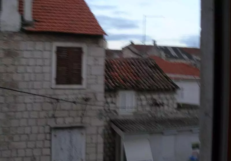 مسافرخانه Carol Rooms