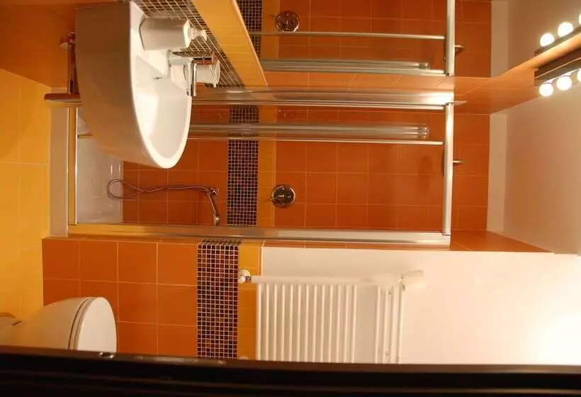 פונדק Flowerome