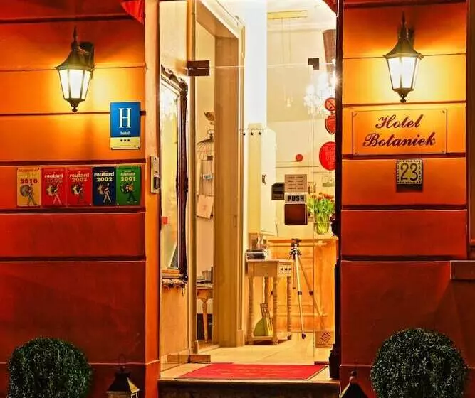 Отель Botaniek