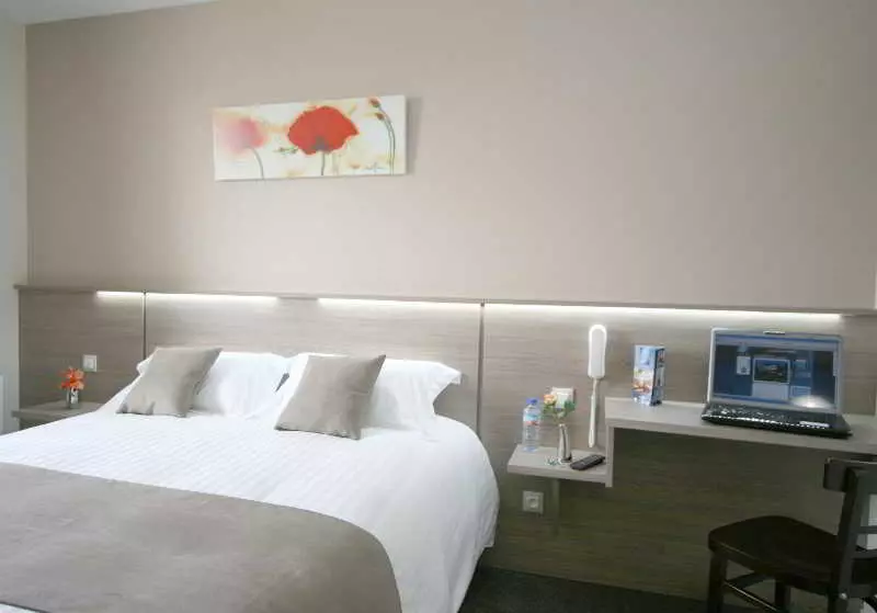 Brit Hotel Piscine & Spa Fougères