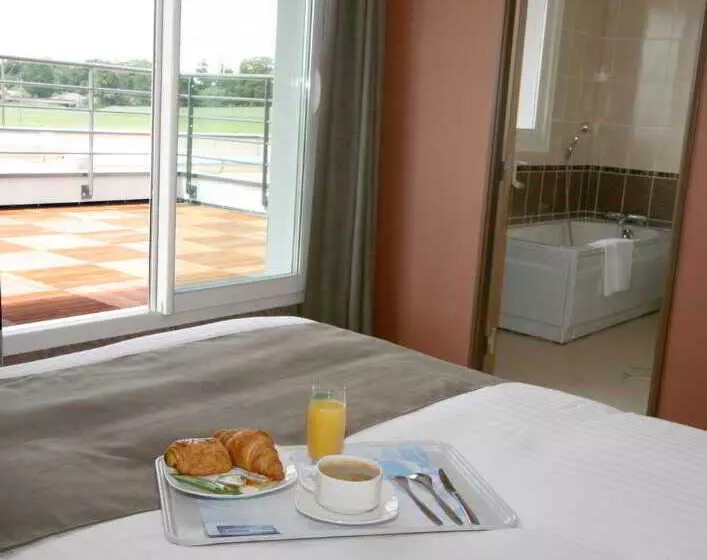 Brit Hotel Piscine & Spa Fougères