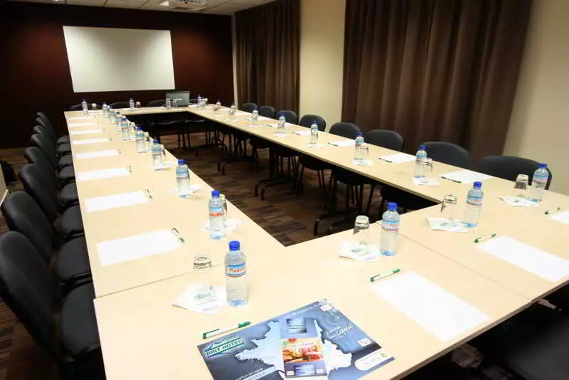 Brit Hotel Piscine & Spa Fougères