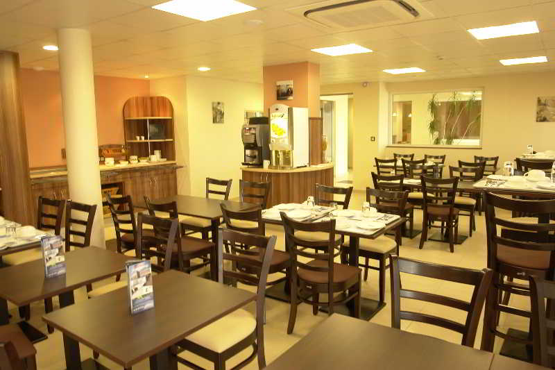 Brit Hotel Piscine & Spa   Fougères